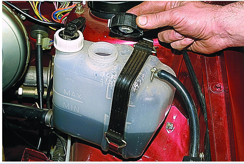 Как заменить охлаждающую жидкость в ВАЗ-2114 Простые и удобные инструкции