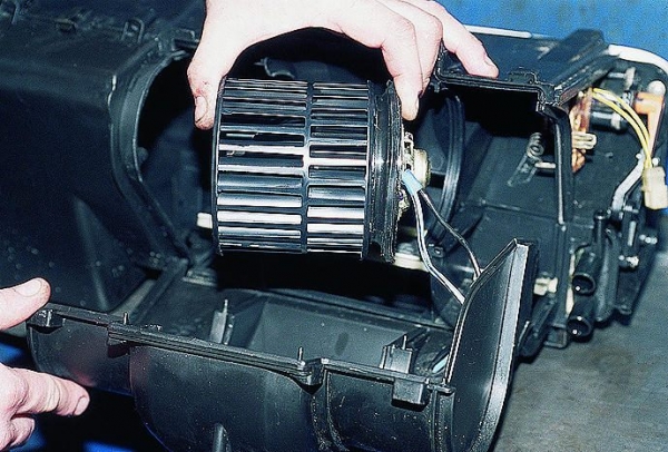 Как снять моторчик печки ваз 2110 инжектор 8 клапанов